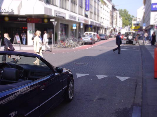 Fahrbahnmarkierung wie Haifischzähne?